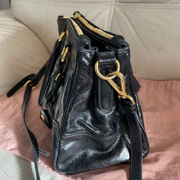 Authentic Miu Miu black soft leather double zip bag with adjustable strap - Picture 10 of 14